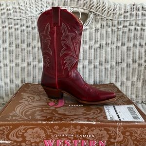 Brand new sz 9 B justin Womens cowboy boots!